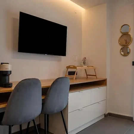 Thessalonian Suite I - 2 Steps From White Tower Thessaloniki Exterior photo
